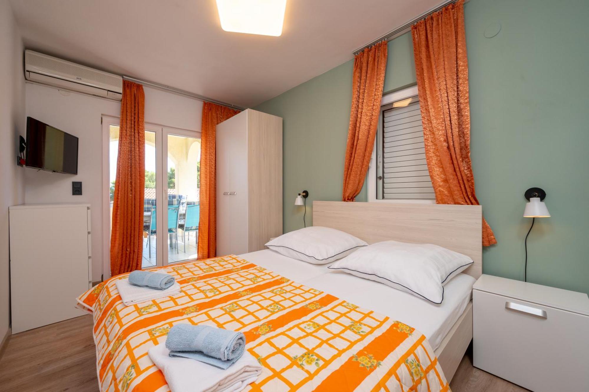 Apartments Zdravko Trogir Exterior photo