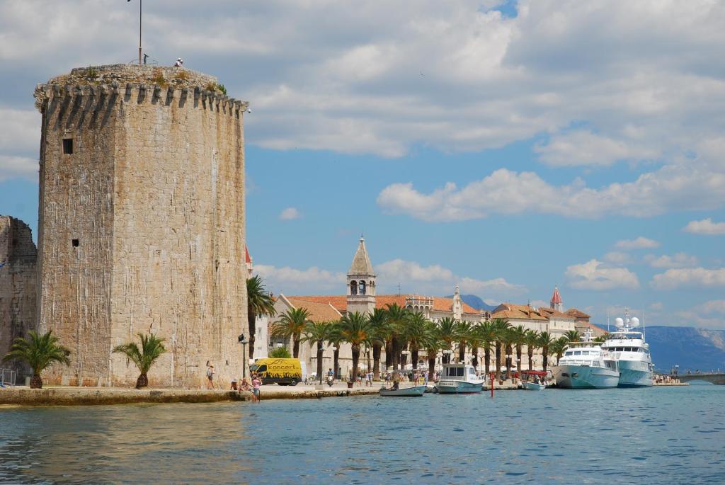Apartments Zdravko Trogir Exterior photo