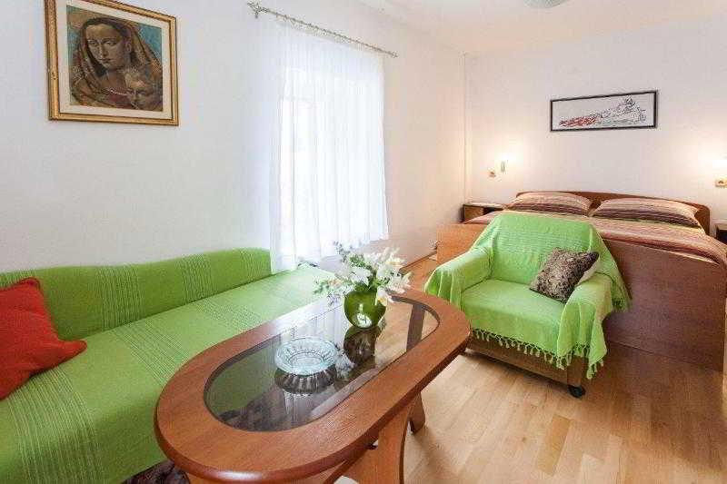 Apartments Zdravko Trogir Exterior photo